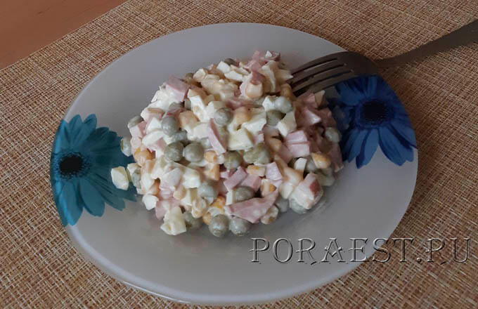 olive-s-kolbasoj-i-kukuruzoj