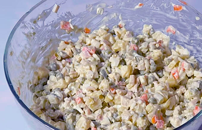 salat-olive-s-kalmarami
